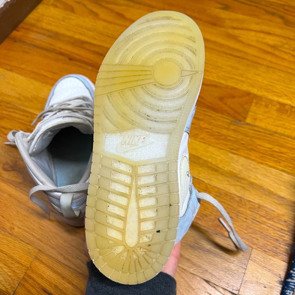 AIR JORDAN 1 MID SE GLITTER SWOOSH LIFESTYLE SHOE